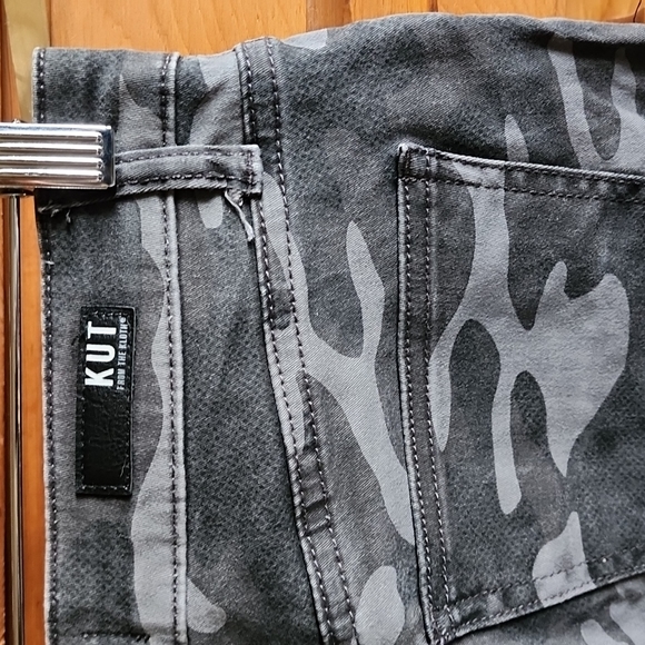 EUC Kut from the Kloth: Connie High-rise Ankle Skinny, Black/Gray Camo, Size 2 - Picture 6 of 9